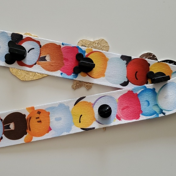 Disney Tsum Tsum Lanyard with Pins - Picture 5 of 6